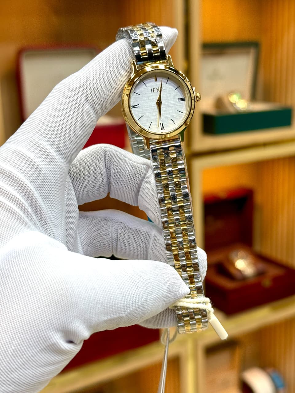 WoMen’s Gold & Silver Luxury Stainless Steel Watch – White Dial