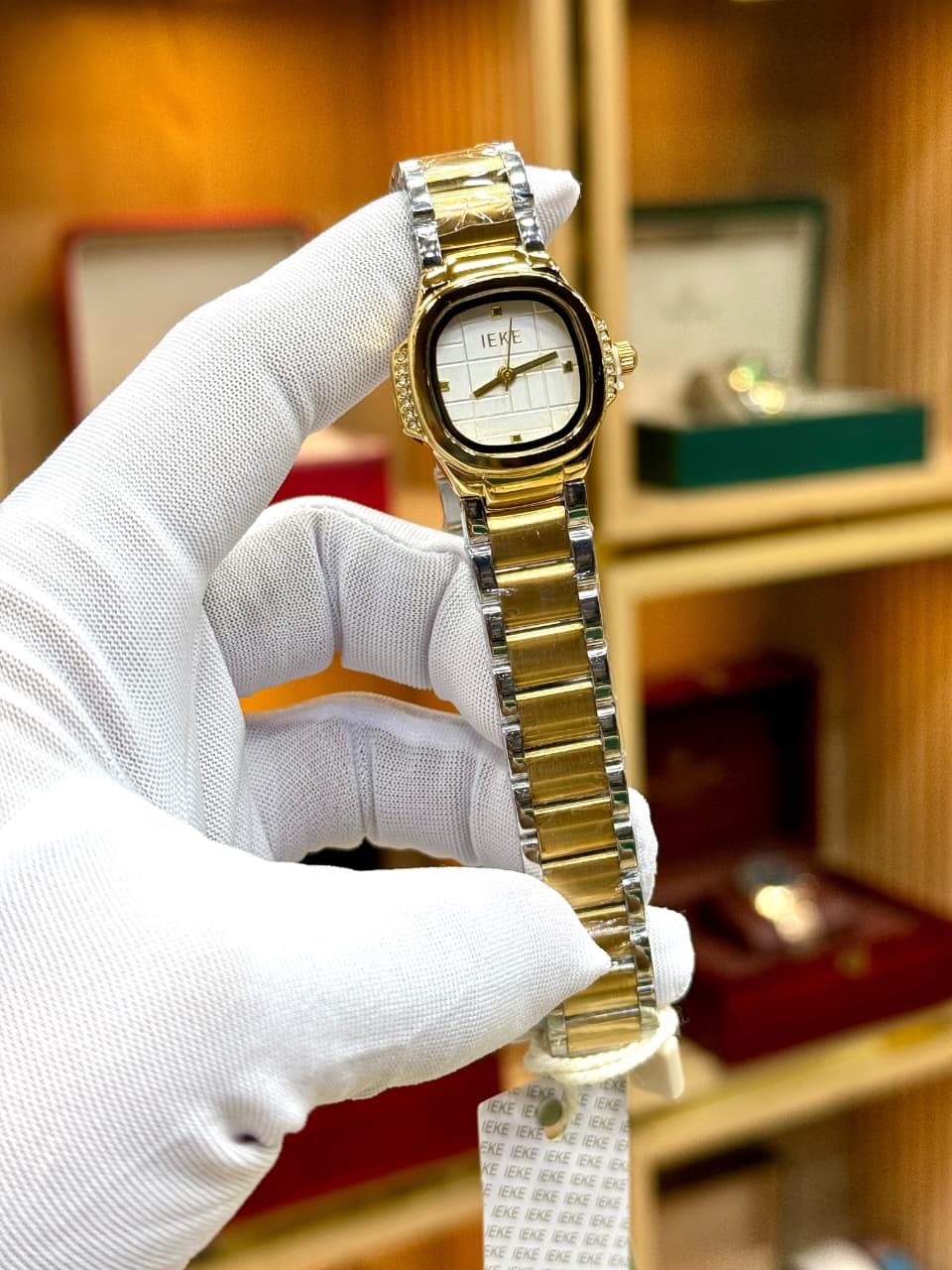Luxury Gold & Silver Square Dial Ladies Watch – Elegant Bracelet
