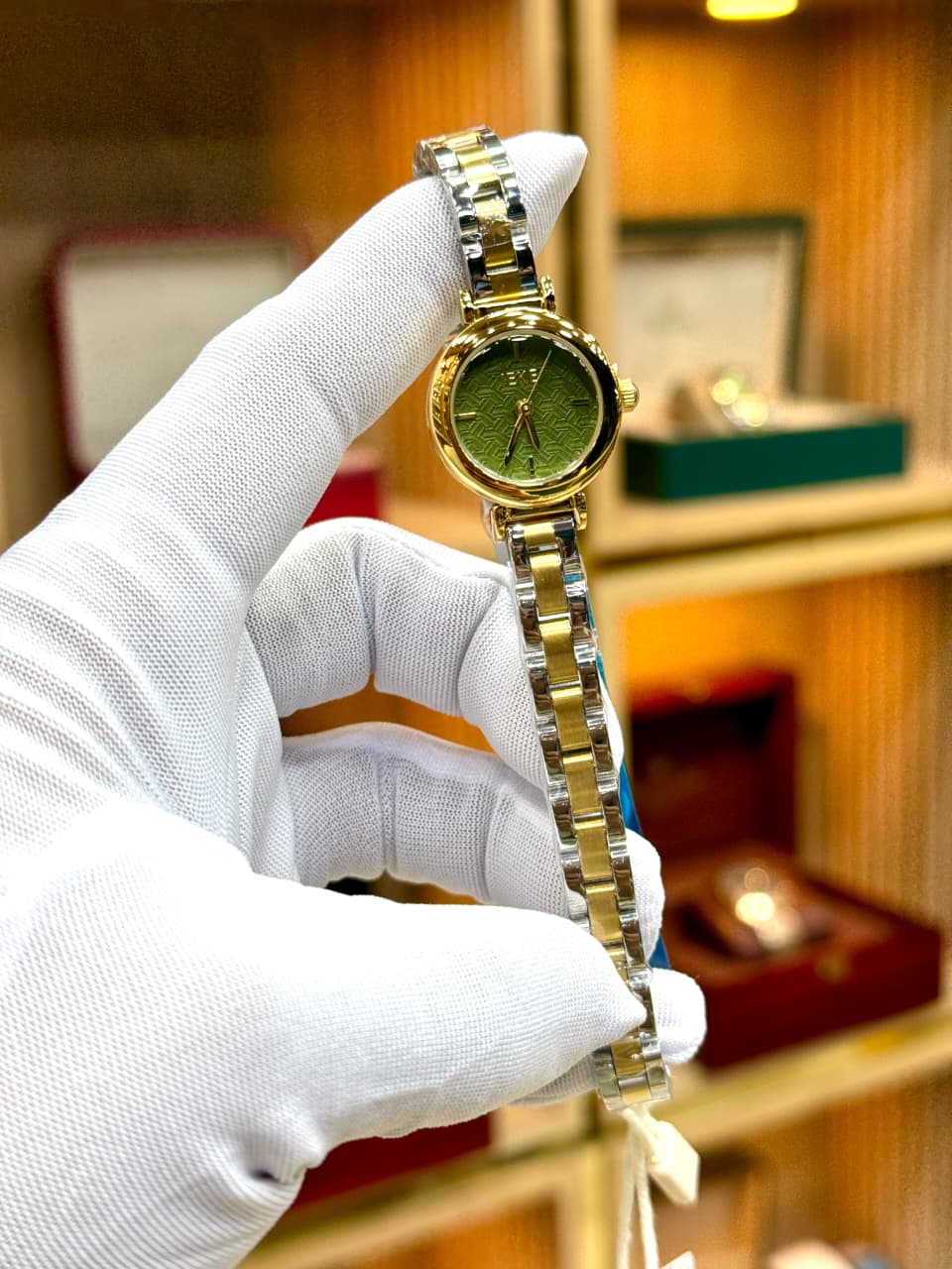 Elegant Green Dial Two-Tone Ladies Watch – Gold & Silver Bracelet